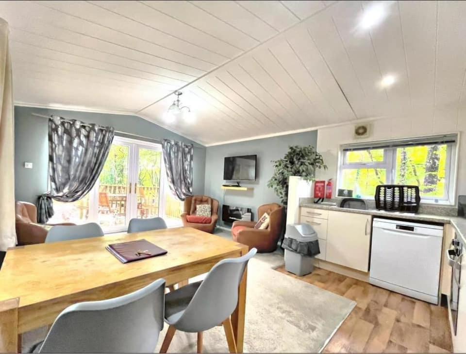 Woodland View -Hot Tub-Tenby-Carmarthen-St Clears Exterior photo